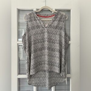 Xhilaration Women’s XXL V Neck Creamy White Sleeveless Blouse Crochet Detail